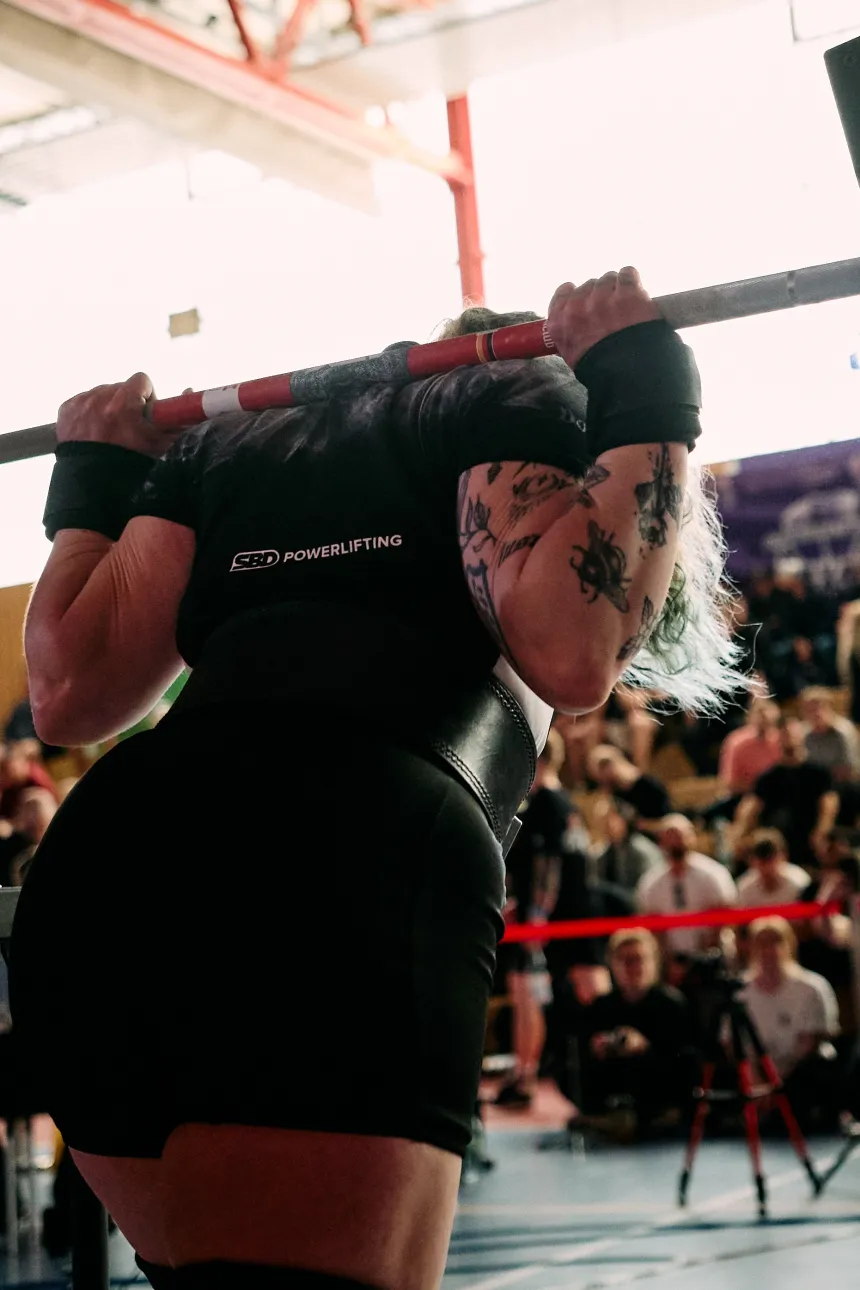Athletin bei einem Wettkampf-Lift